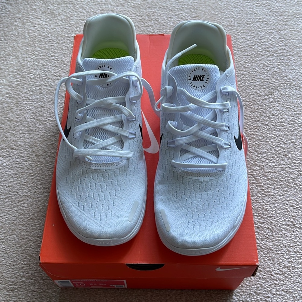 Nike women’s Free RN Shoes - Picture 3 of 8